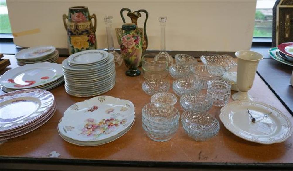 COLLECTION OF GLASS AND PORCELAIN 3244c3