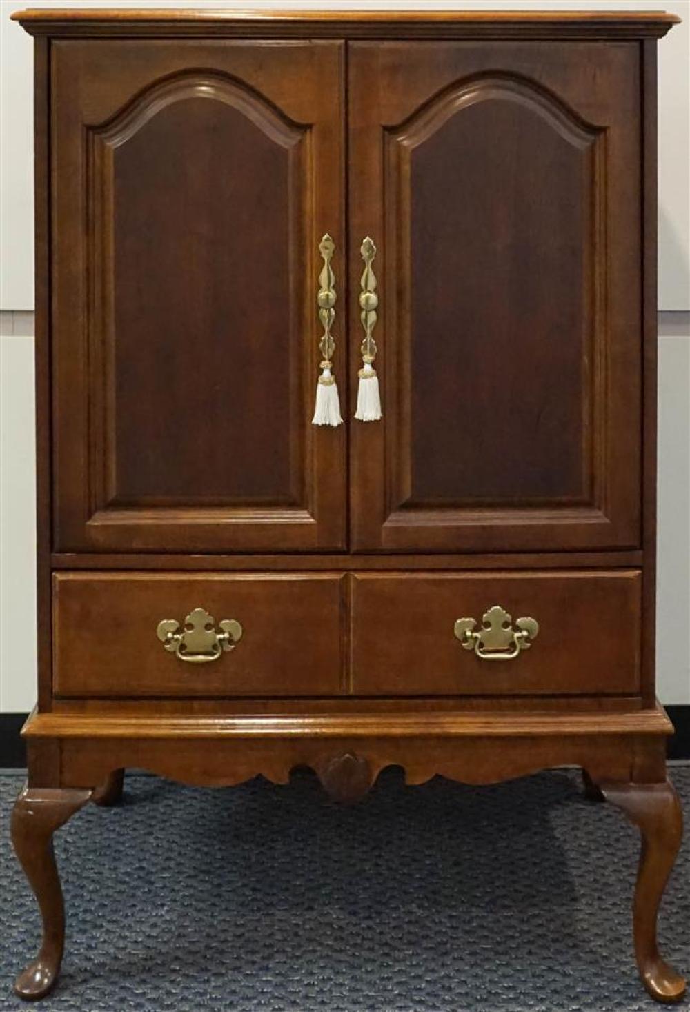 QUEEN ANNE STYLE CHERRY CABINETQueen 324548