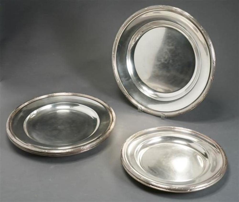 SET WITH SIX CHRISTOFLE ROUND TRAYS  3245b2