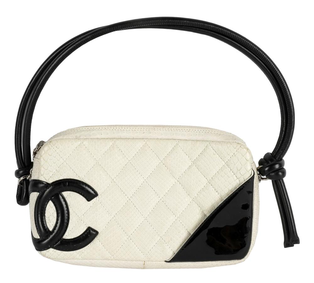 CHANEL QUILTED LEATHER HANDBAGwhite 324609