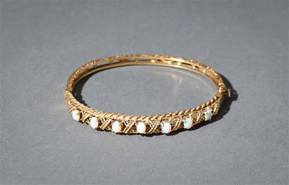 14 KARAT YELLOW GOLD AND OPAL BANGLE 32471a