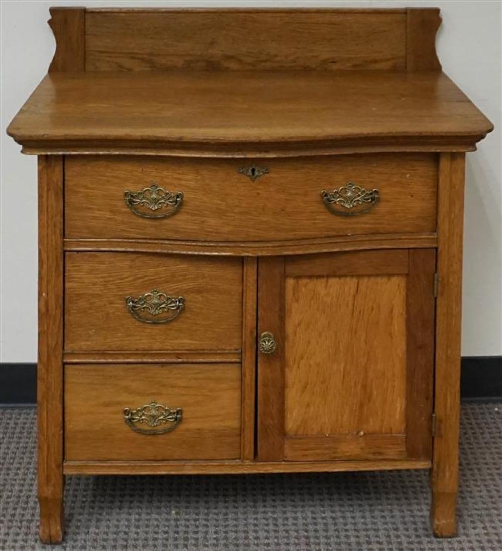 AMERICAN OAK WASHSTAND H 34 IN  3247d3