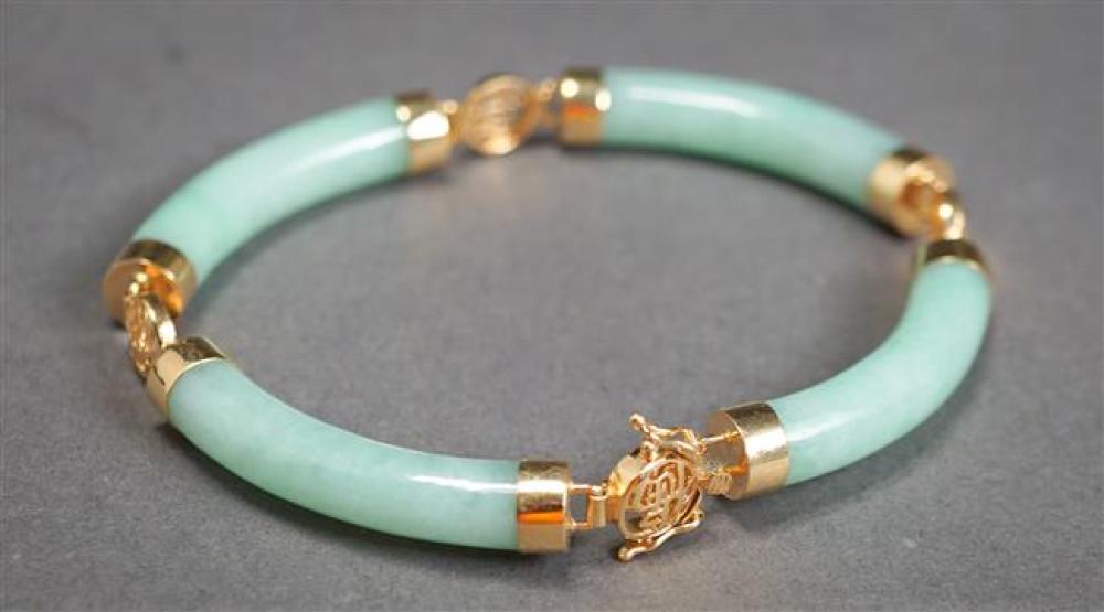 14 KARAT YELLOW GOLD AND JADE BRACELET  324931