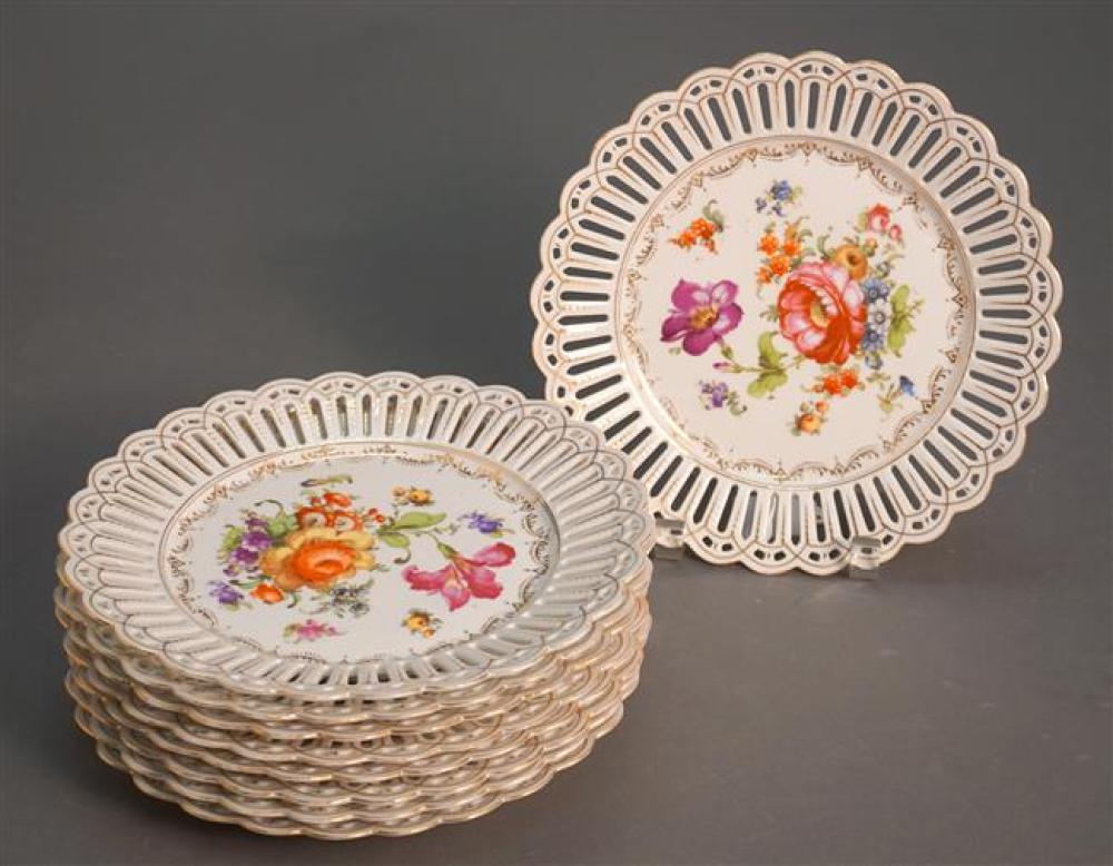 SET WITH NINE BAVARIAN FLORAL DECORATED 324a3d