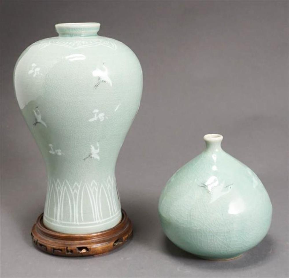 KOREAN CELADON GLAZED MEIPING FORM 324a93