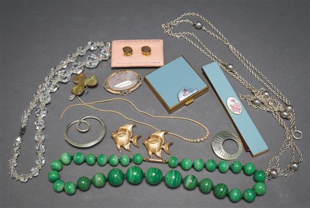 COLLECTION WITH THREE BROOCHES,