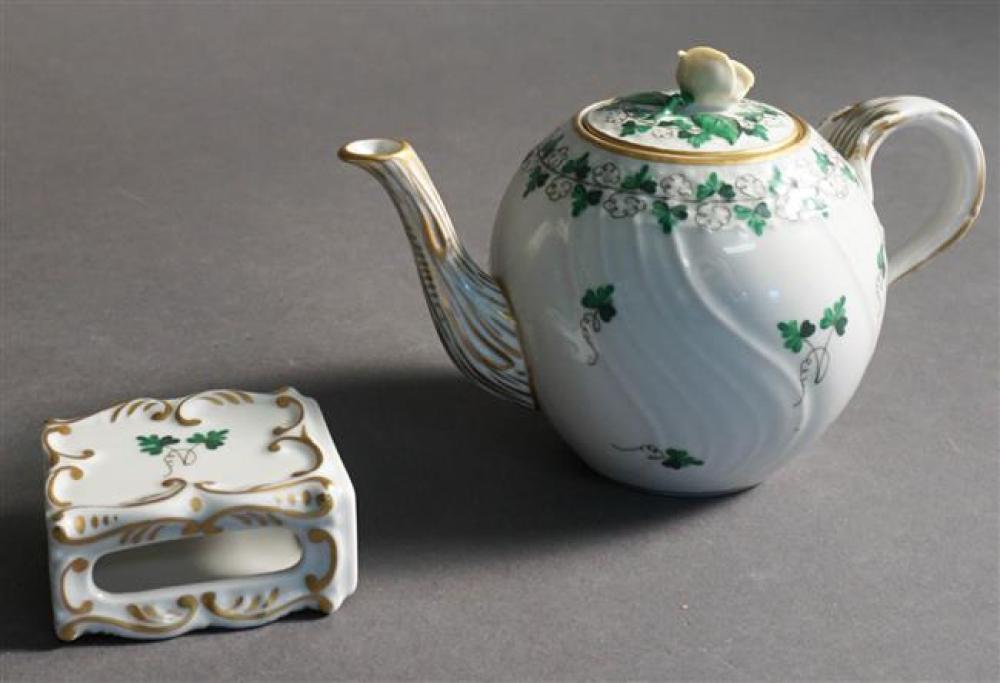 HEREND PORCELAIN TEAPOT AND MATCHING 324c2b