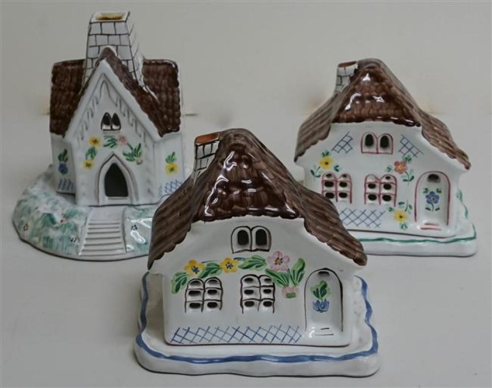 THREE HEREND POTTERY VILLAGE HOUSESThree 324c3d