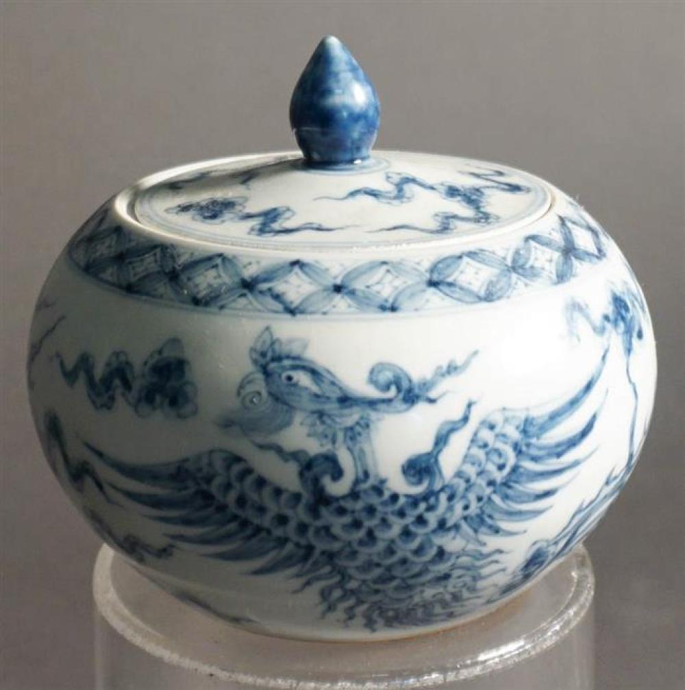 CHINESE BLUE AND WHITE PORCELAIN 324c36