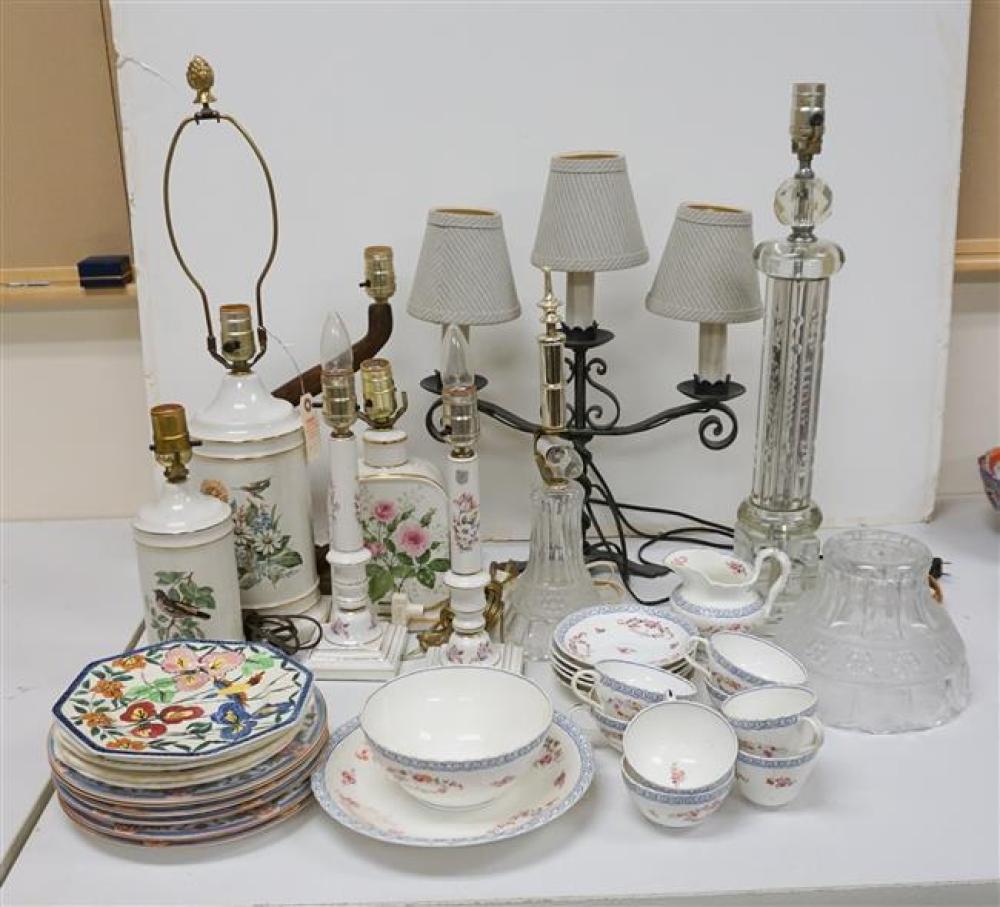 COLLECTION WITH ASSORTED TABLE