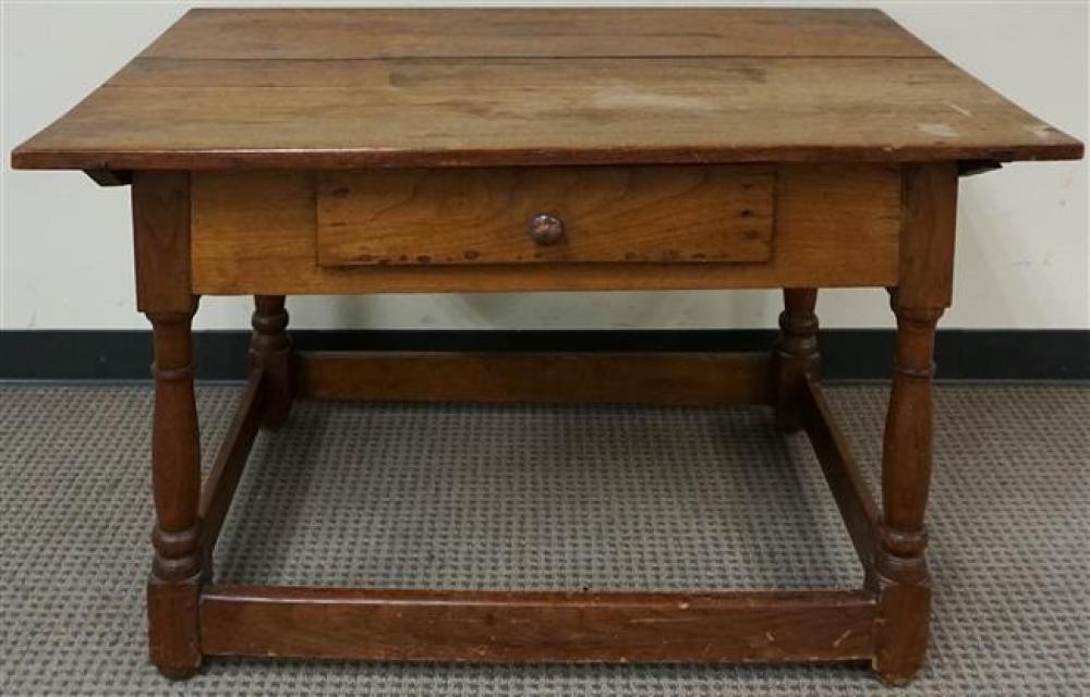 EARLY AMERICAN WALNUT TAVERN TABLE  324ca8