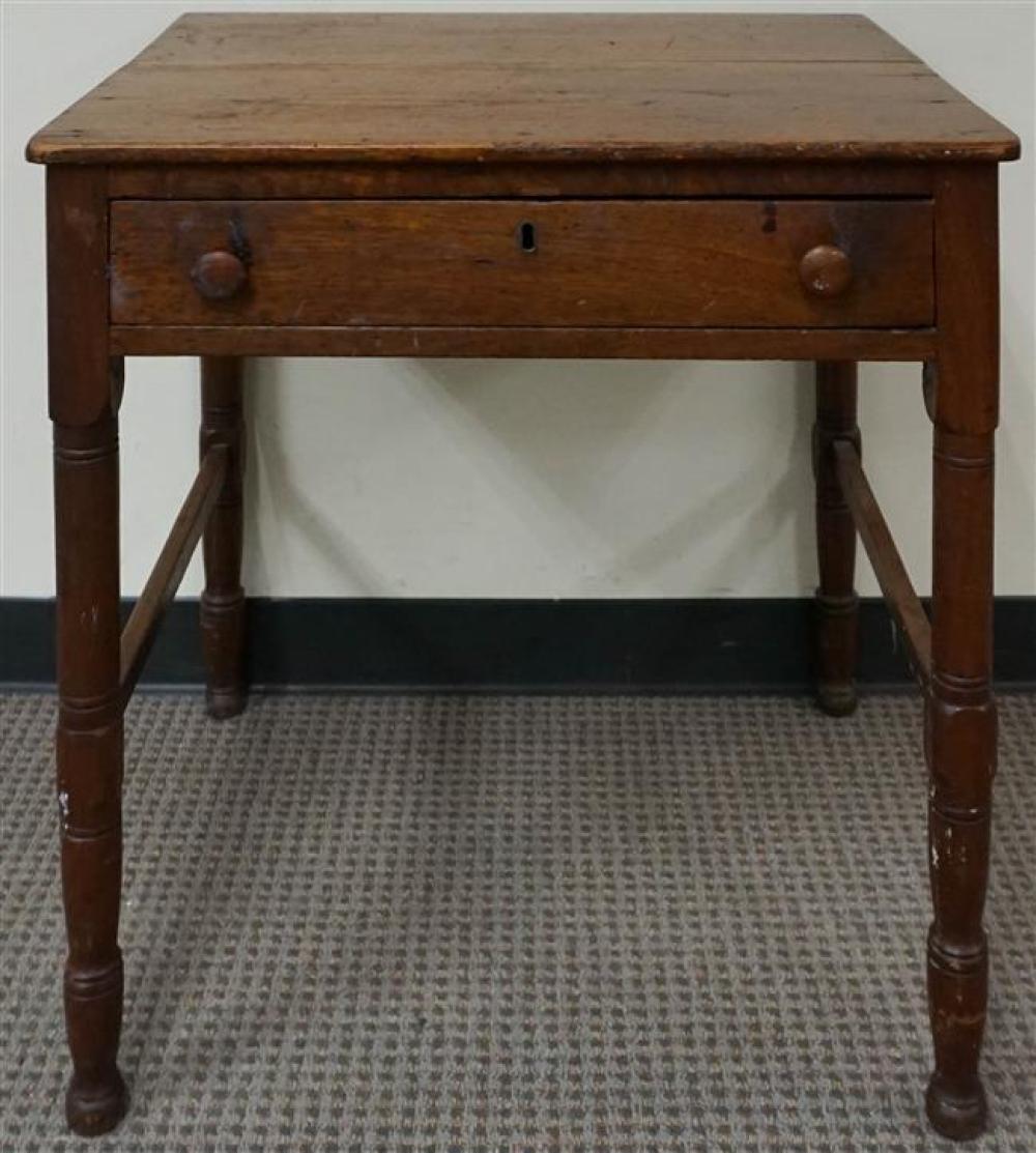 EARLY AMERICAN WALNUT SIDE TABLE  324cb7