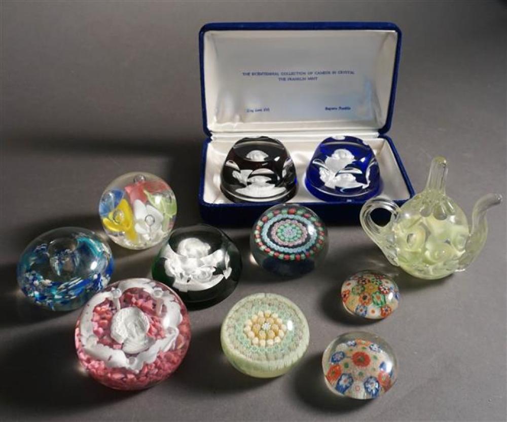 COLLECTION WITH GLASS PAPERWEIGHTSCollection