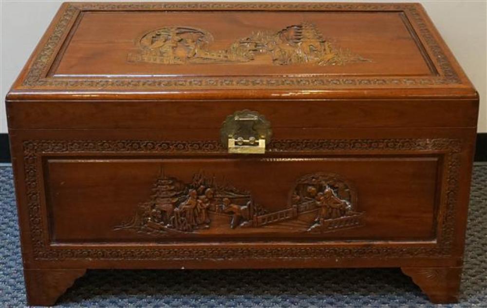 CHINESE CAMPHORWOOD BLANKET CHEST  324df1