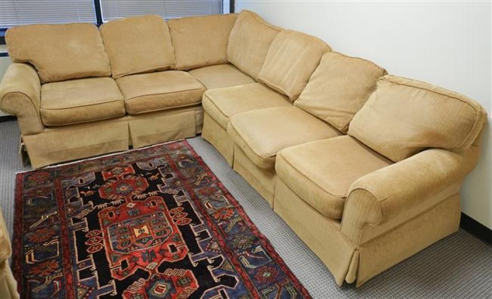 CLAYTON MARCUS GOLD UPHOLSTERED 324e24