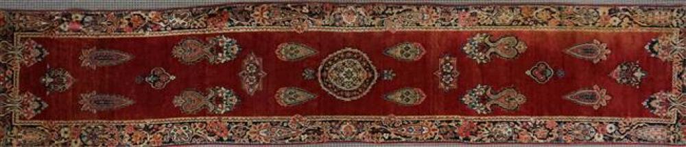 SAROUK RUNNER 2 FT 9 IN X 13 FT 324e20