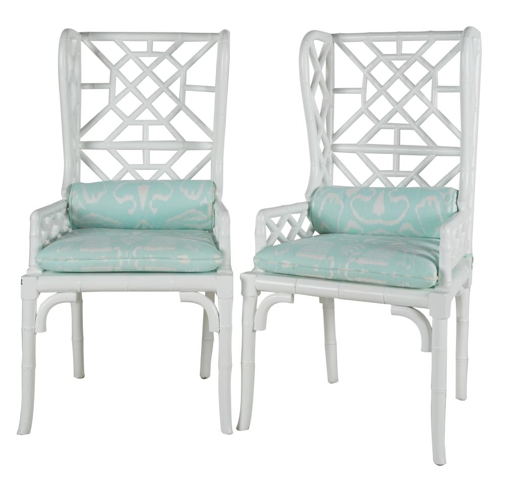 PAIR OF WHITE PAINTED WOOD FAUX 324e8a