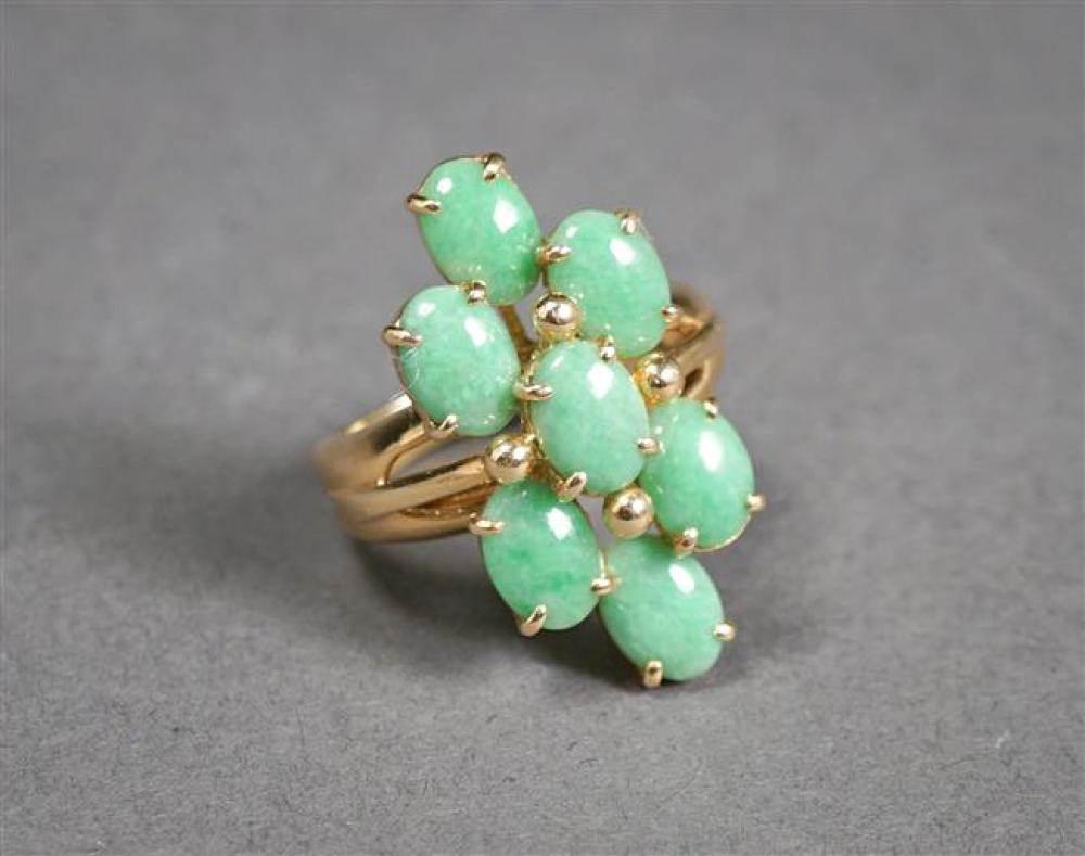 14 KARAT YELLOW GOLD AND JADE RING  324efd