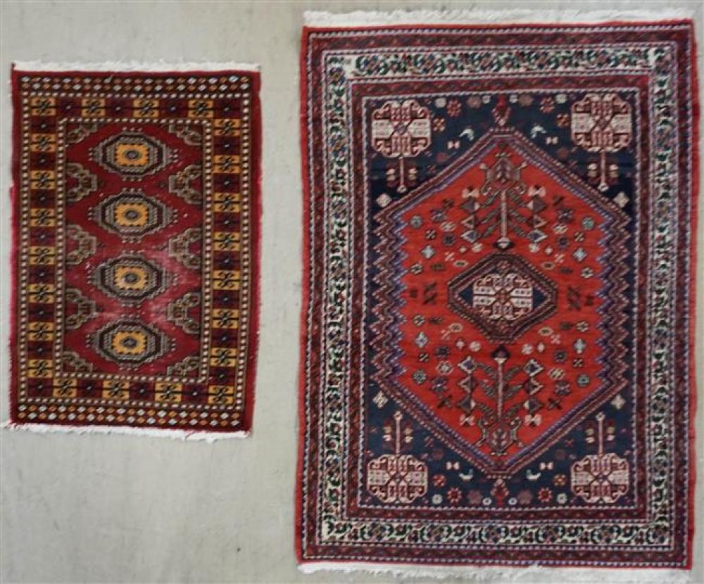 SHIRAZ RUG, 3 FT 6 IN X 4 FT 10