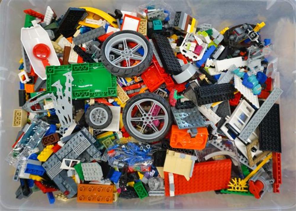 COLLECTION OF LEGOSCollection of LEGOs