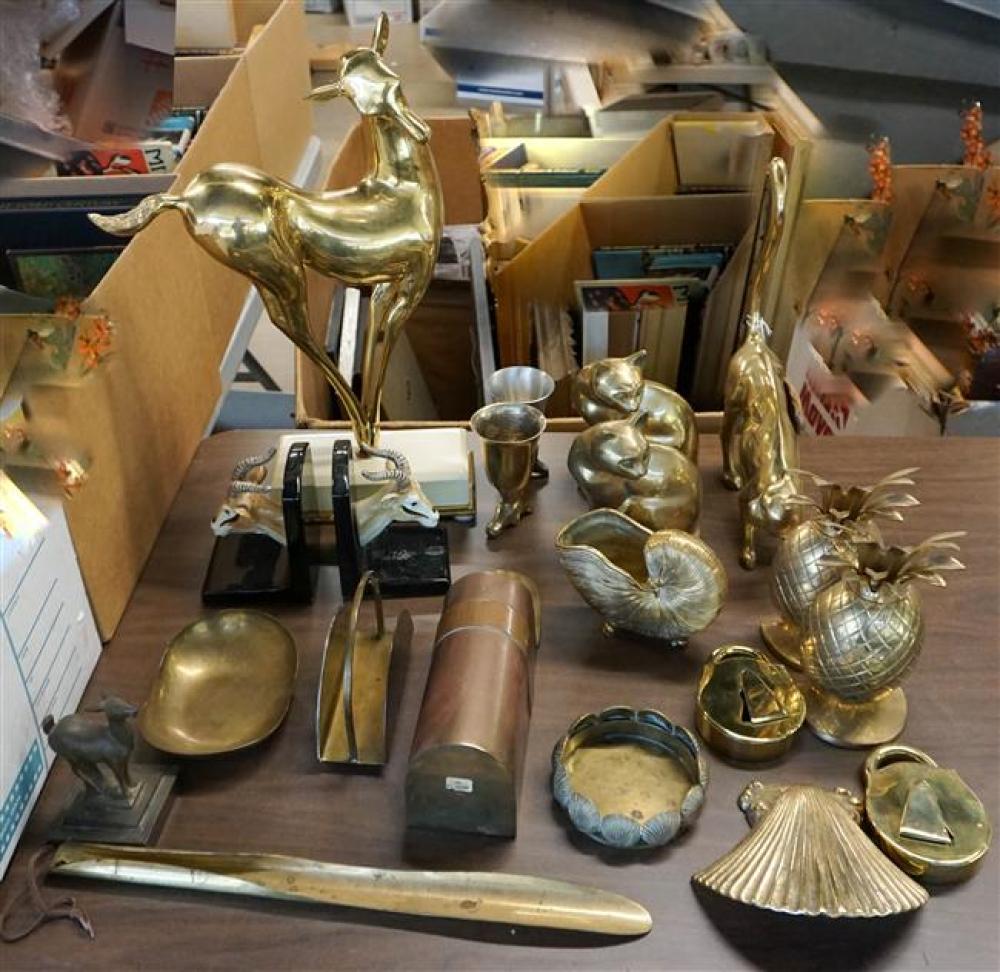 COLLECTION OF ASSORTED BRASS TABLE 324fce