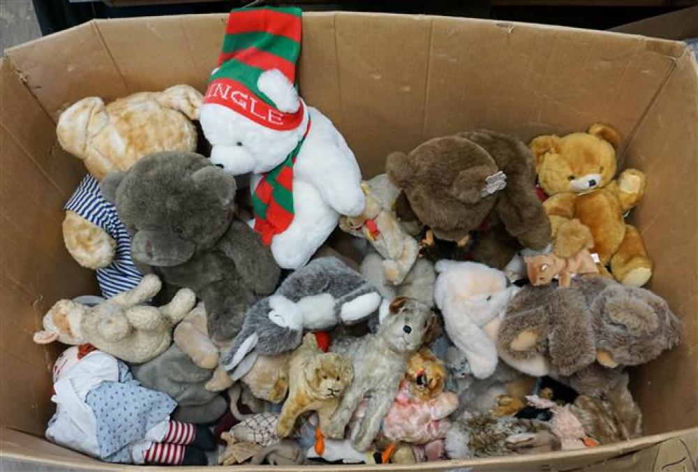 COLLECTION OF STUFFED BEARS AND