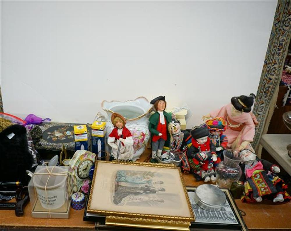 COLLECTION WITH INTERNATIONAL DOLLS,
