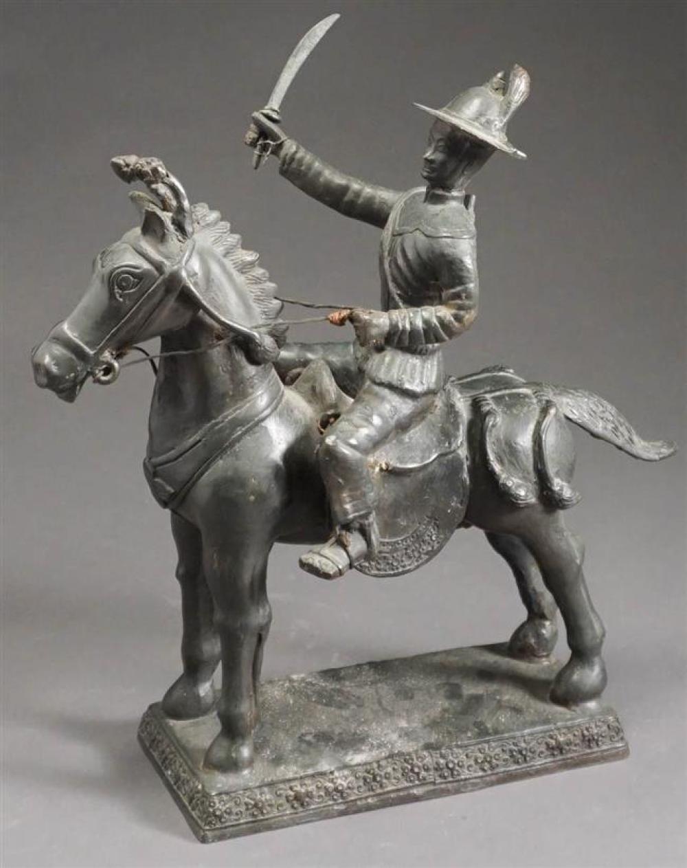 CHINESE BRONZE FIGURE OF AN OFFICER