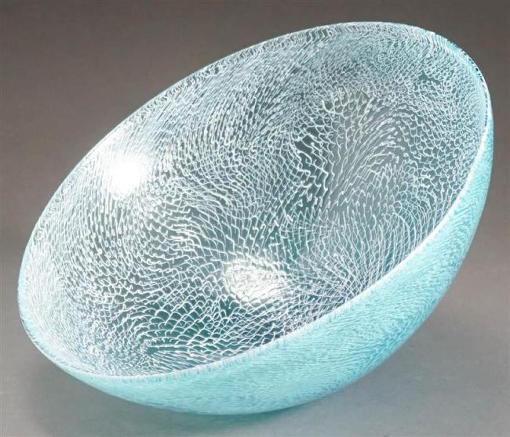 ART GLASS BOWL SCULPTURE, D: 12