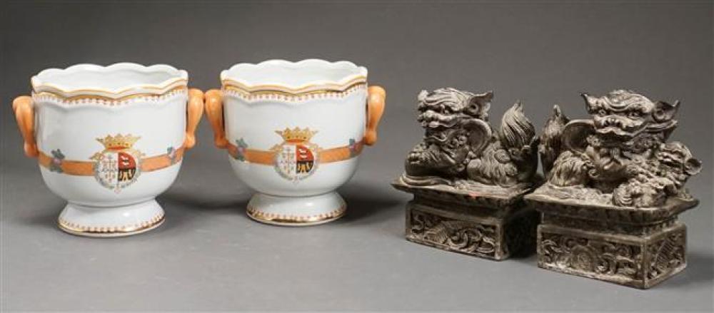 PAIR OF CHINESE FAMILLE ROSE ARMORIAL