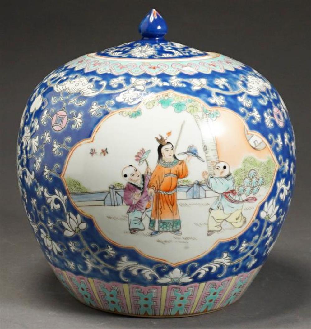 CHINESE FAMILLE ROSE COVERED JAR  32525b