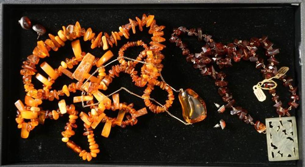 SMALL COLLECTION OF AMBER JEWELRY  325314