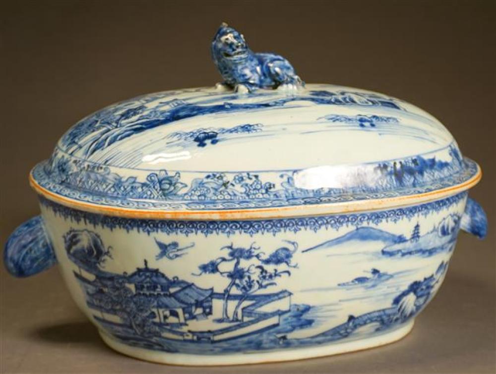 CHINESE EXPORT BLUE AND WHITE OVAL