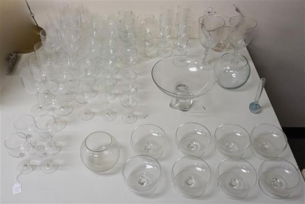 GROUP WITH CLEAR GLASS STEMWARE,