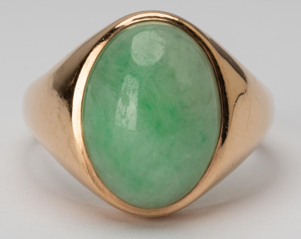 14 KARAT YELLOW GOLD JADE RINGCenter