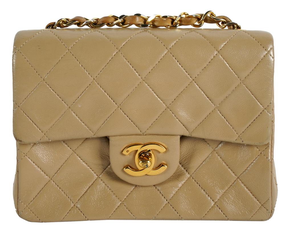 CHANEL QUILTED LEATHER HANDBAGhologram 3255e2