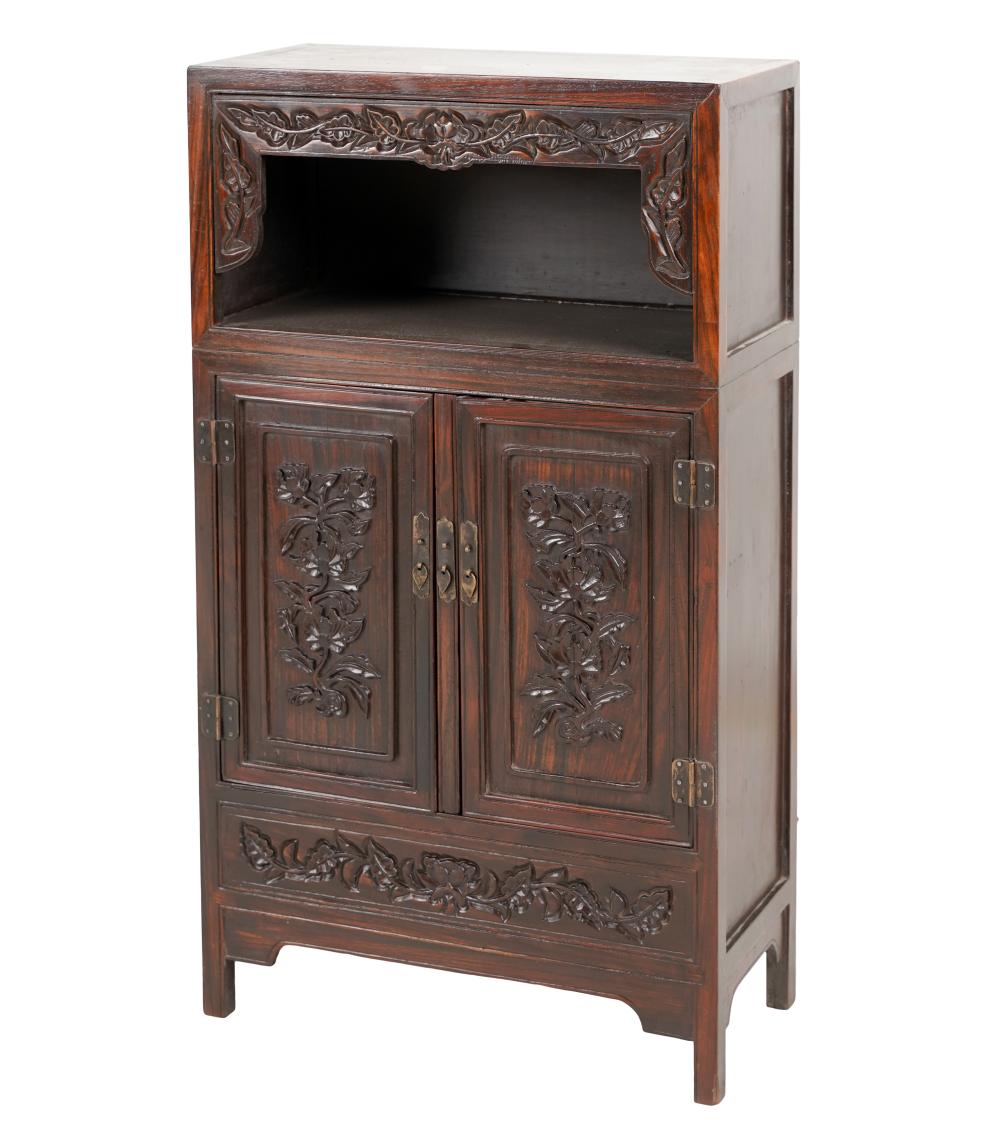 CHINESE CARVED HARDWOOD SMALL CABINEThaving 325699