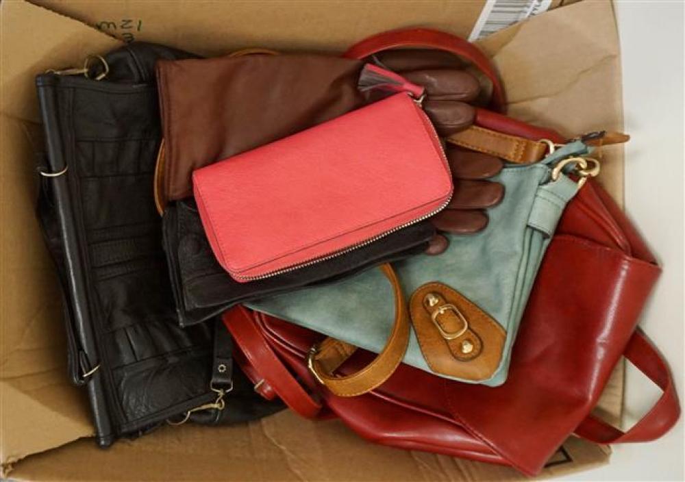 COLLECTION WITH WOMEN'S LEATHER