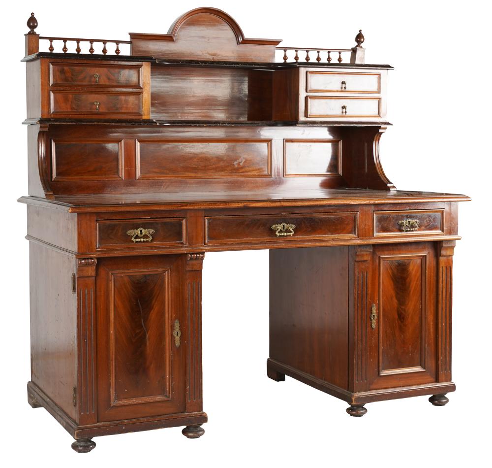 EASTLAKE WALNUT DESKlate 19th century  32573f