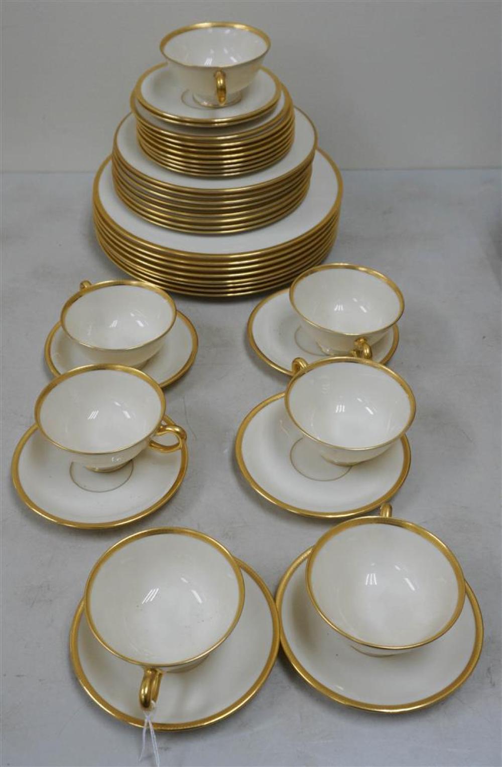 LENOX WINDSOR 39 PIECE DINNER SERVICELenox 3257a2