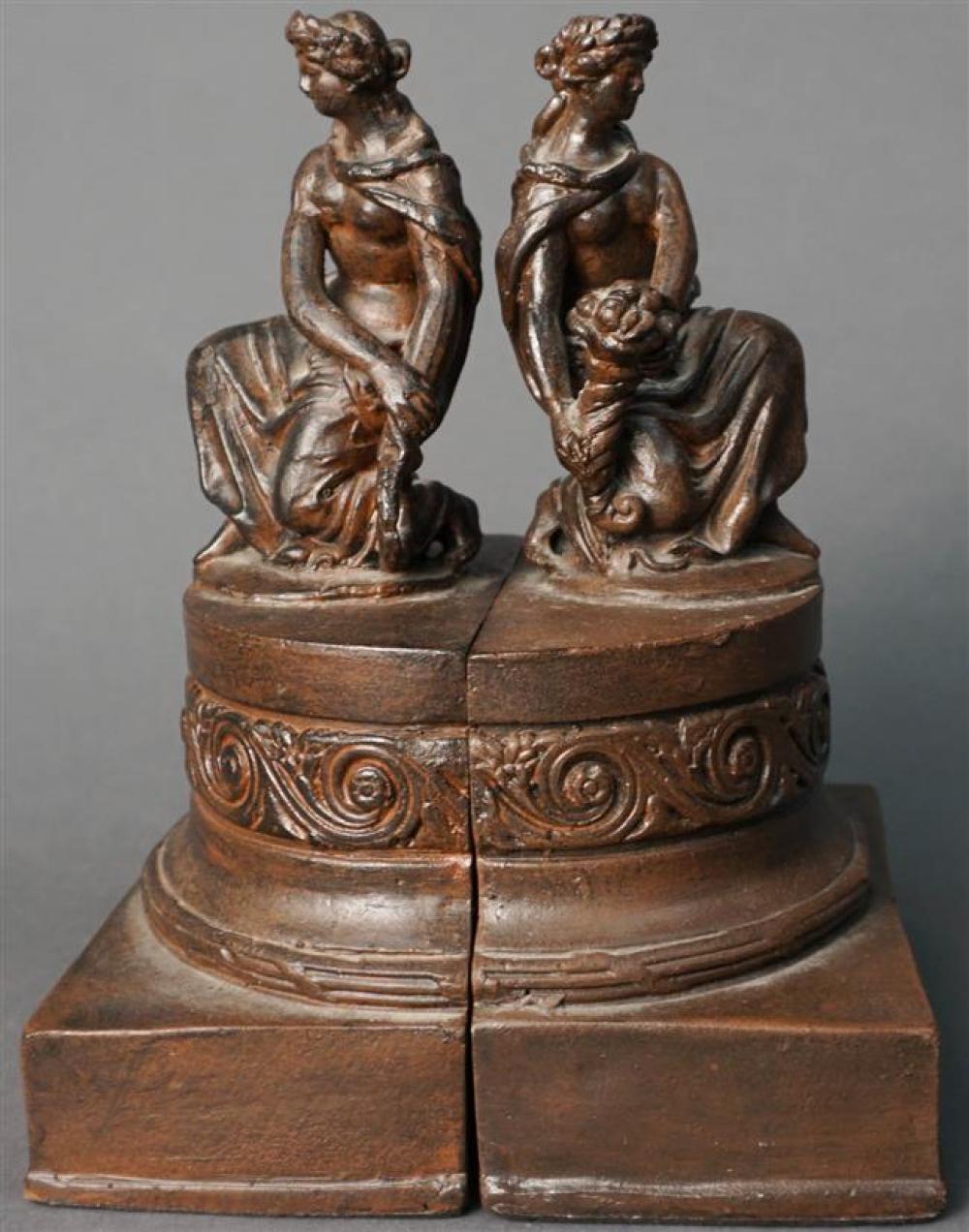 PAIR OF CLASSICAL STYLE PATINATED 3257df
