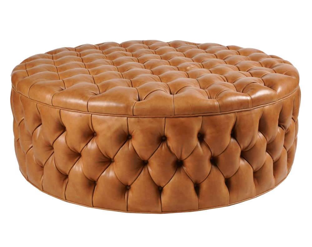 LARGE TUFTED ROUND OTTOMANlight 32580e