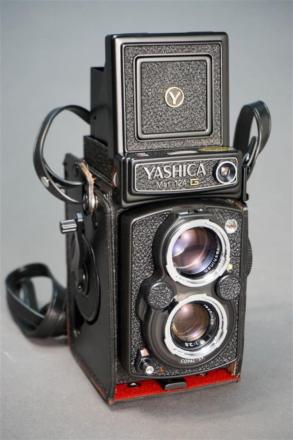 YASHICA MAT 124G TWIN LENS REFLEX 325851