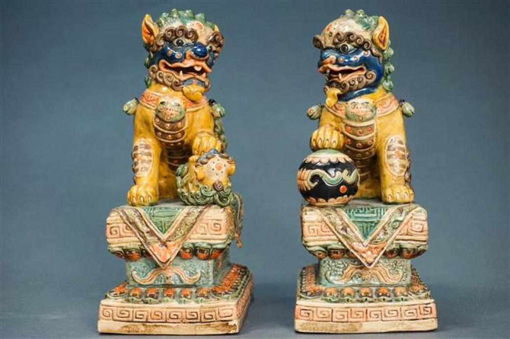 PAIR OF CHINESE MINIATURE FOO LIONS  3259e1