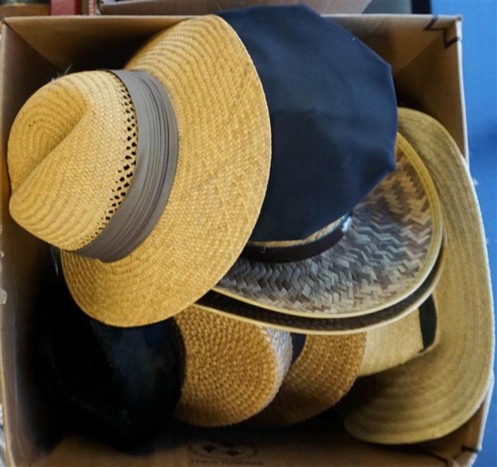 BOX WITH MEXICAN MATS AND STRAW HATSBox