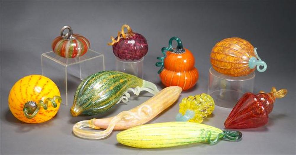 COLLECTION WITH TEN ART GLASS SQUASH-FORM