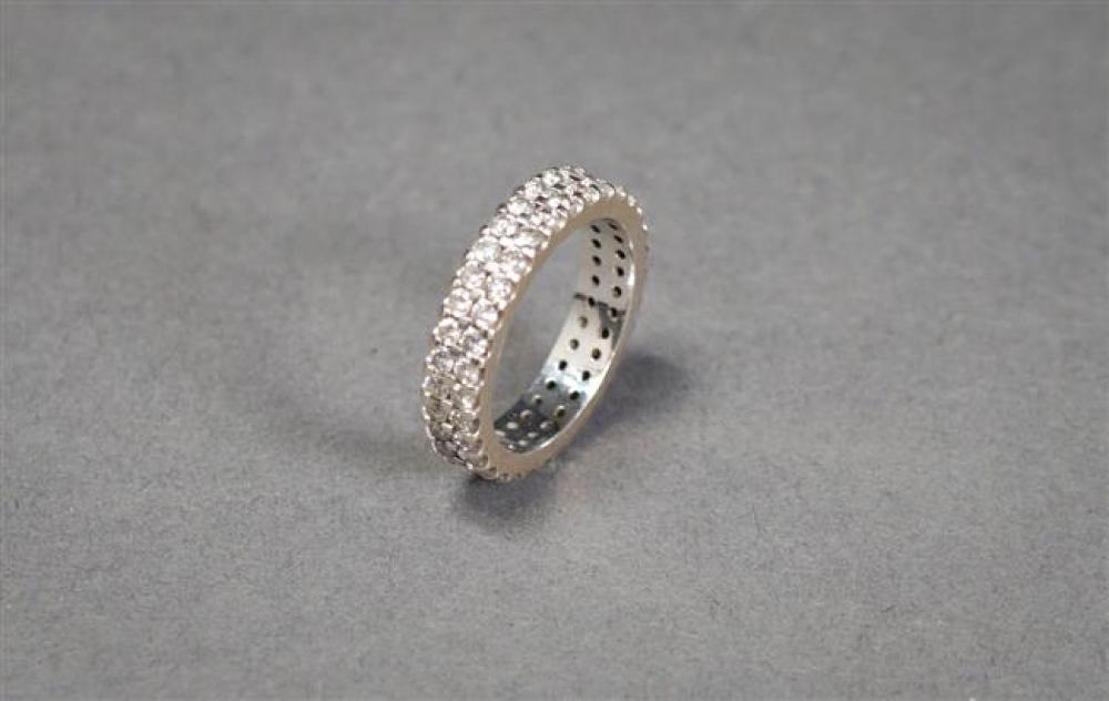 14 KARAT WHITE GOLD DIAMOND BAND  3235dd