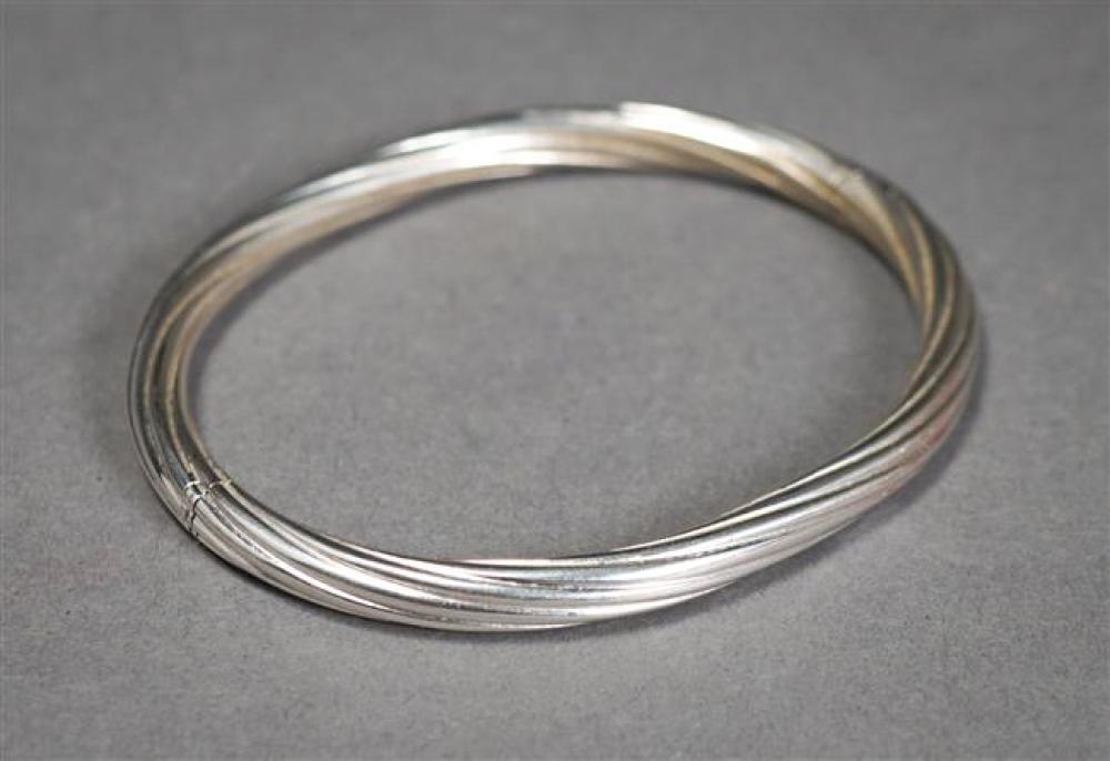 18 KARAT WHITE GOLD BANGLE BRACELET  3235ef