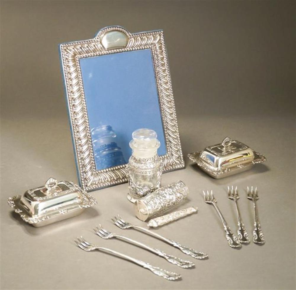 COLLECTION OF SILVER PLATE ARTICLESCollection 323652
