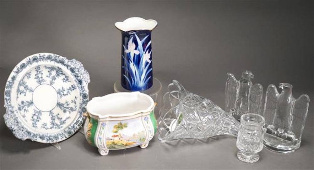 GROUP OF CRYSTAL AND PORCELAIN 3236e5